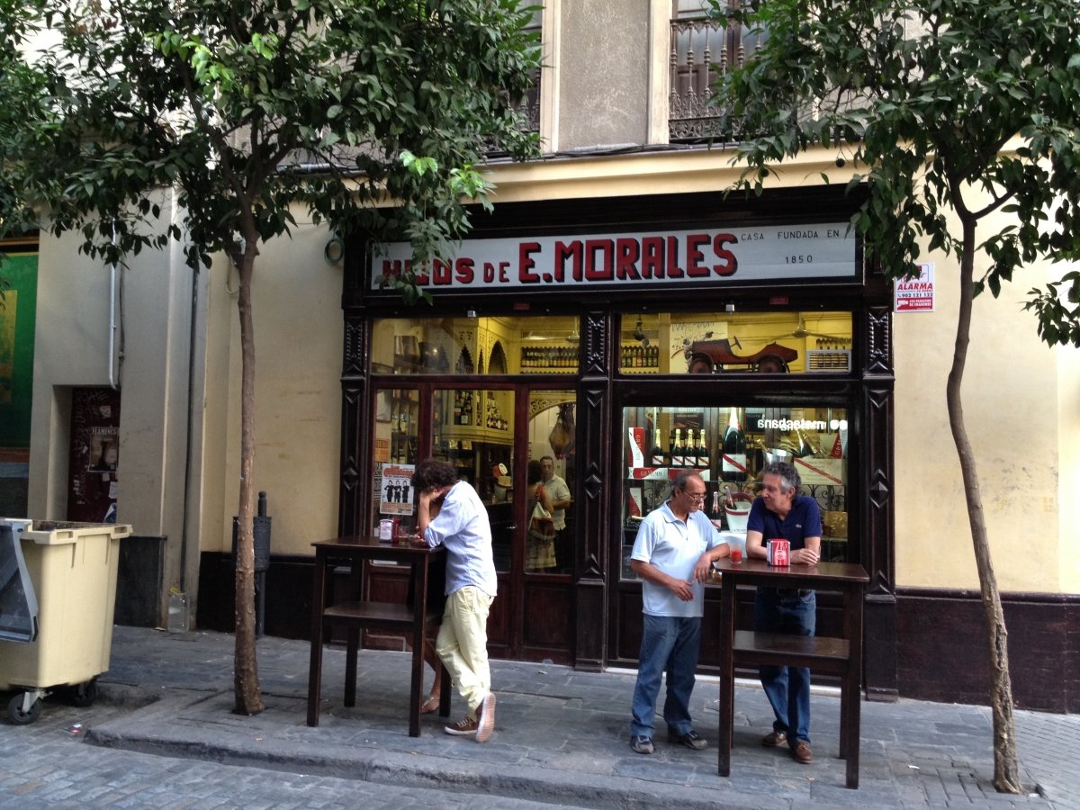 fachada-del-restaurante-bodegas-morales